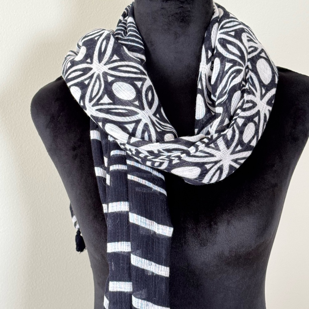 Chic Navy and White Patterned Scarf